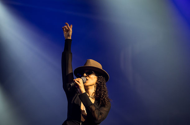 Eventfotografie Konzert Sängerin Bühne dramatisches Licht Rhein-Main, Eventfotograf Frankfurt