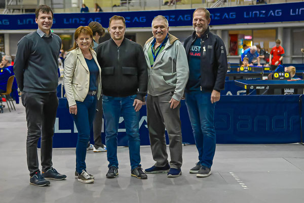 vl ÖTTV Generalsekräter Matthias Neuwirth, Vizebürgermeisterin Karin Hörzing, LINZ G Froschberg Manager Robert Renner, OÖTTV Präsident Ernst Promeberger, Josef Hartl