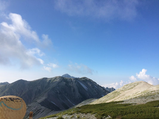 剱岳方面を望む　手前は別山　白い右手は真砂岳