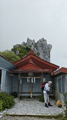 大劒神社と御塔石