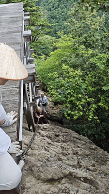 三徳山の道中