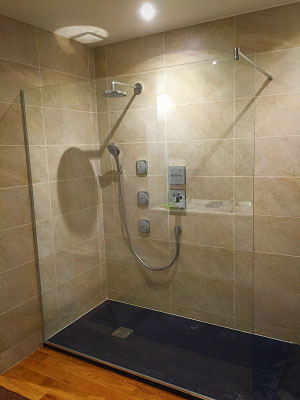 Pare douche en verre feuilleté (STADIP) 44.2 avec barre de stabilisation