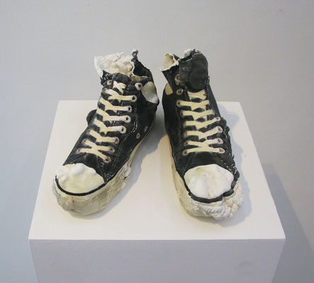 Untitled • Sneaker｜15×33×10cm｜2009｜puff binder,dyestuff,others