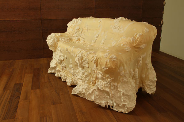 untitled • sofa｜85×160×90cm｜2009｜puff binder,dyestuff,wood