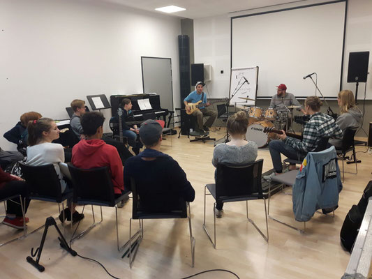 Alle hier sind Bassisten und Schlagzeuger :-)))