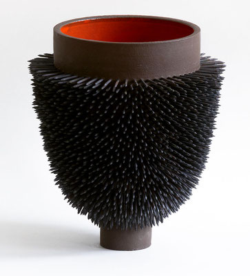 KUMME, 2019, ceramic object with glaze and spikes, 27x23x23 cm