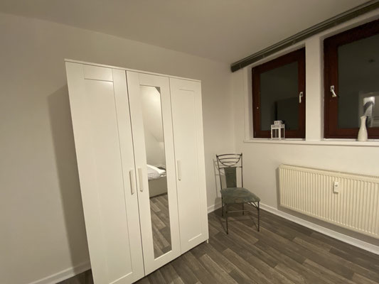 Schalfzimmer Kleiderschrank