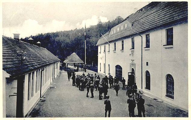 Niedermühle Seifersdorf, "Kreisschule der NSDAP". Um 1940. Blickrichtung zur flussaufwärts gelegenen Marienmühle.