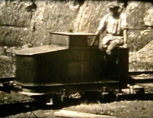 Ziegelei Lotzdorf, Feldbahn-Lokomotive (Dieselbetrieben)