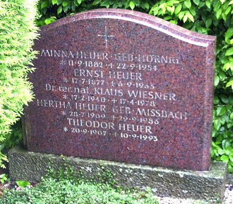 Grabstein für Ernst Heuer und Familie in Radeberg