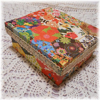 Cartonnage box with Spanish paper_04