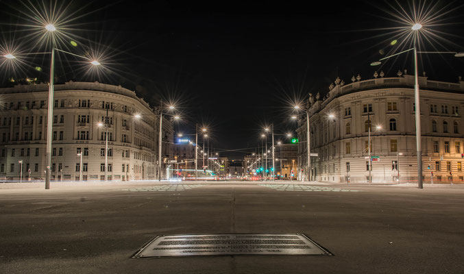 Schwarzenbergplatz bei Nacht