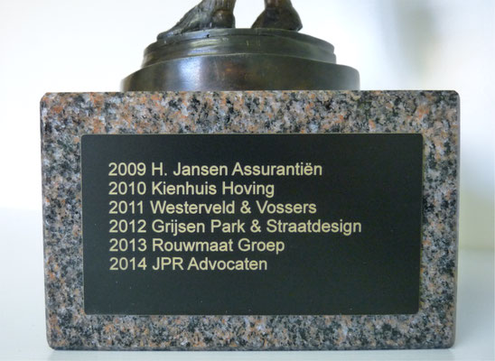 Graveerplaatje gemaakt uit kunststof.
