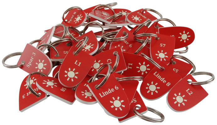 Sleutelhangers uit 3mm dik kunststof incl. graveren van logo.