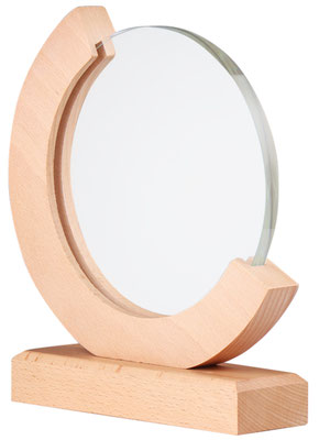 Glazen award gecombineerd met hout.