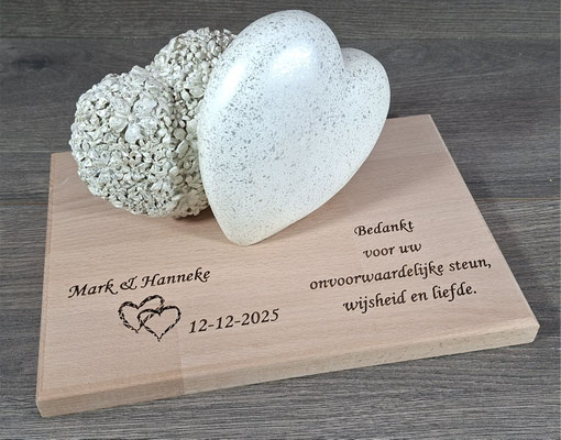 Beeld: 2 harten met beuken plank