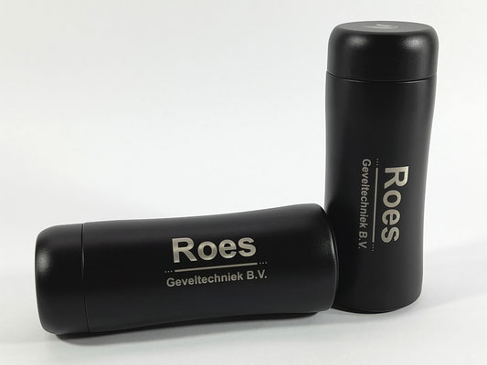Thermosflessen gegraveerd met logo.