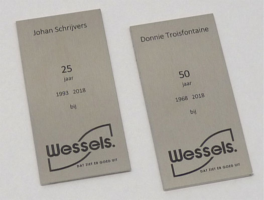 RVS plaatjes met logo.
