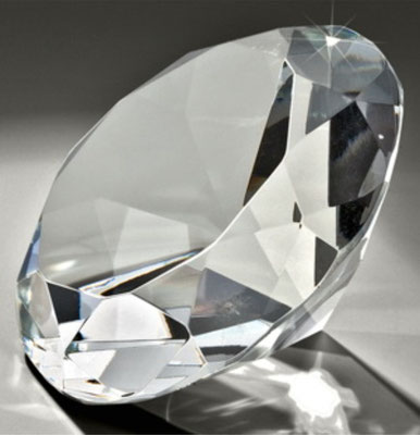 Glazen diamant in diverse afmetingen en kleuren graveren met tekst en/of logo.
