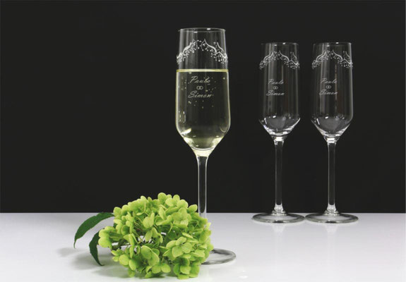 Champagneglazen met gravure.