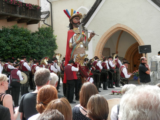 Festakt unter den Augen des Samson