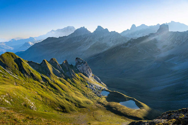 « Rayons d'est » Vue sur la Pierra Menta depuis le Mont Coin, Savoie (73)