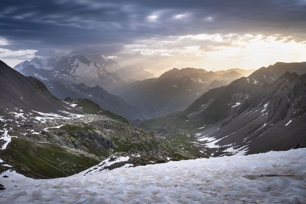 « Rayons sur la Combe » Vue sur le Mont Blanc depuis le Col du Grand Fond, Savoie (73)
