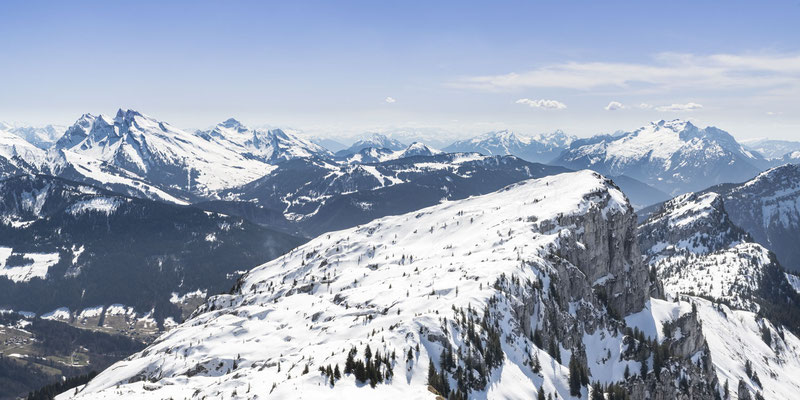 « Plateau sous la neige » Panorama sur le Roc des Tours et la Haute-Savoie (74)