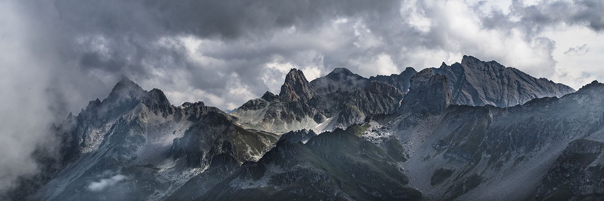 « Pics dans la brume » Aiguille de la Nova et Pierra Menta, Beaufortain, Savoie (73)