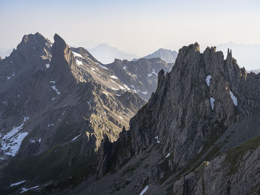 « La pointe au couchant » Le Beaufortain depuis le Col du Grand Fond, Savoie (73)