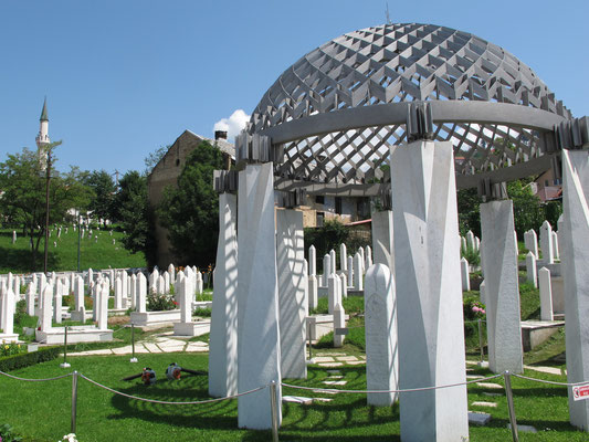 Sarajevo. Moslemischer Friedhof mit dem Grab des Staatsgründers Alia Izetbegovič.