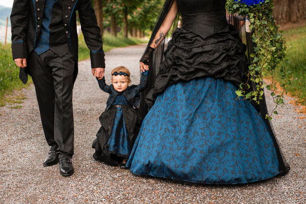 gothic brautkleid schwarz blau