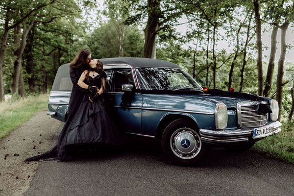 schwarze gothic brautkleider