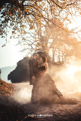 farbige brautmode, schwarz weisses  hochzeitskleid, ausgefallener hochzeitsanzug, gehrock  hochzeit