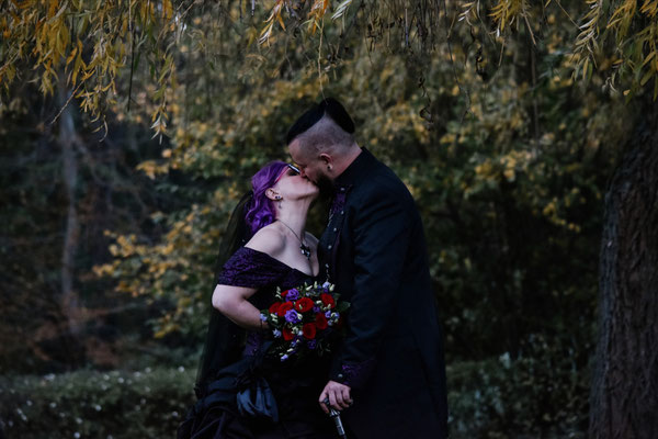 farbiges brautkleid