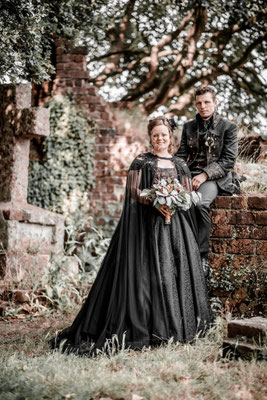 schwarze gothic brautkleider