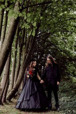 schwarze gothic brautkleider