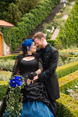 schwarze brautmode, gothic hochzeit