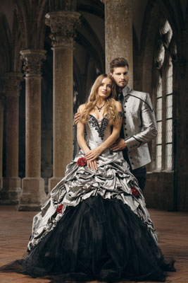 silbernes brautkleid, farbige brautmode, extravagante mode