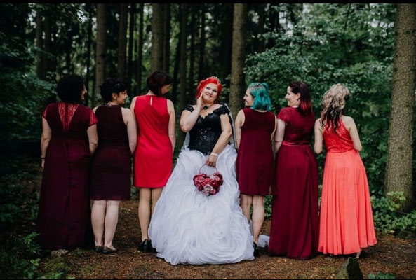 Extravagante Brautmode, Extravagantes Brautkleid, Brautkleid schwarz-weiß