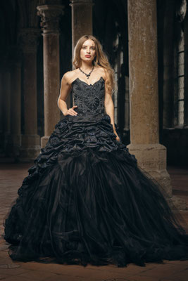 schwarze hochzeitskleider