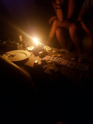 Poker bei Kerzenlicht im Bolita Hostel