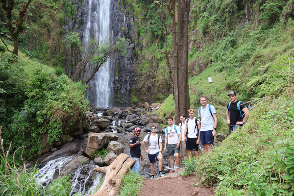 Besuch der Materuni Wasserfälle in Moshi Tansania