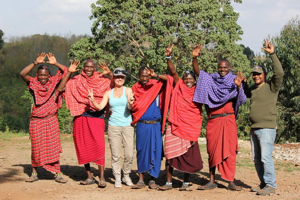 Tanz mit Massai Freunden
