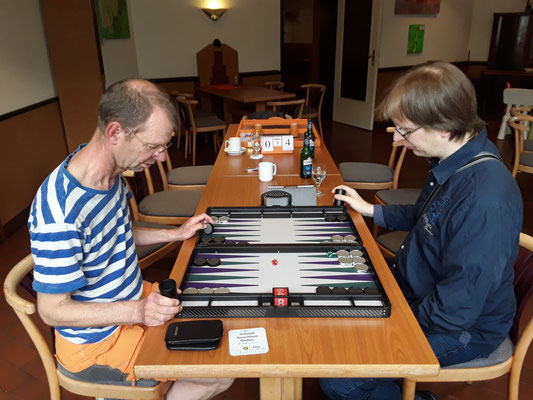 Daniel und Ulf beim 1 Pointer-Stechen für das Viertelfinale, Ulf gewinnt.