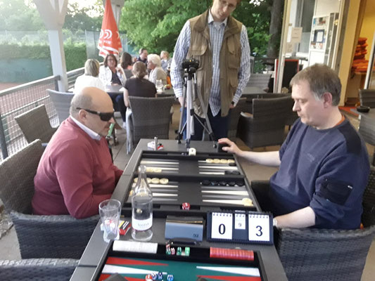 Juri liegt gegen Bernhard 0:3 hnten im Finale....