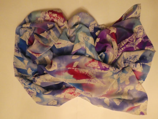 s0064 Seidenschal<br>Crêpe de Chine | 180 x 50 cm | Unikat | 2022 | <br>CH handrolliert