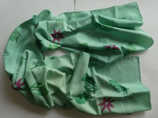 s0022 Seidenschal<br>Antung | 175 x 58 cm | Unikat | 2018 | CH handrolliert