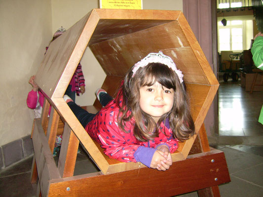 Eine Prinzessin im Kinderzimmer der Bienen