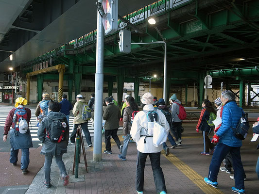 新橋駅へ。